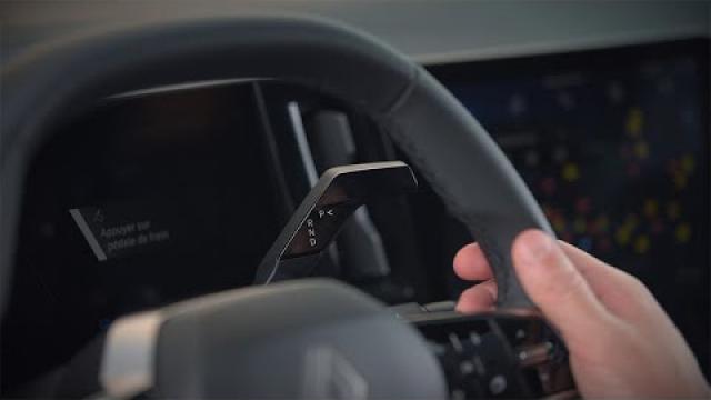 le volant, les palettes et le levier et e-shifter